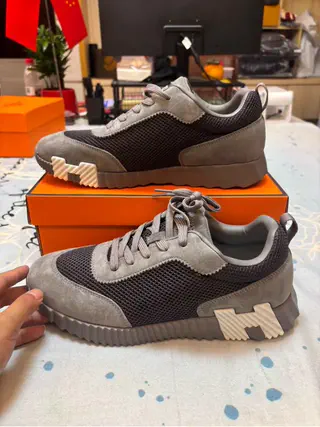 Customer shoe delivery feedback